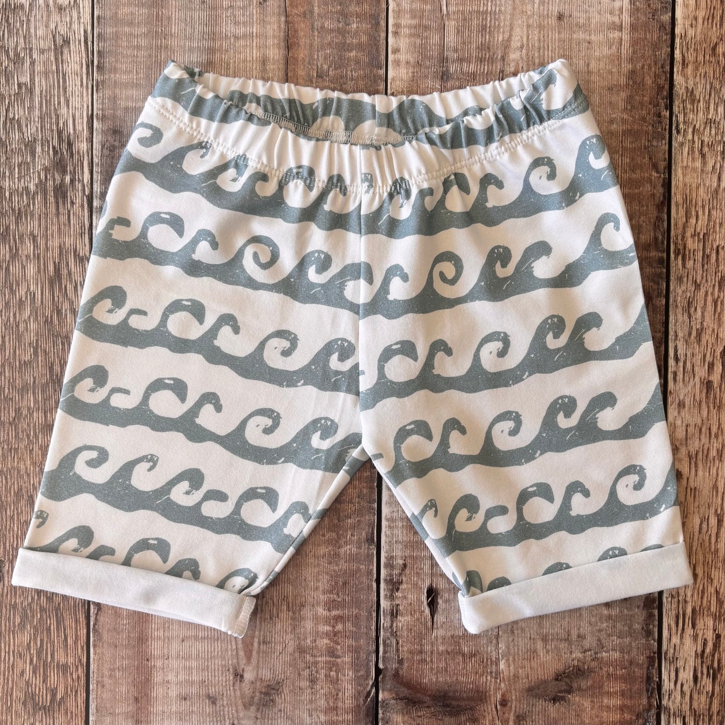 Ocean Waves Rolled Shorts 4-5 years