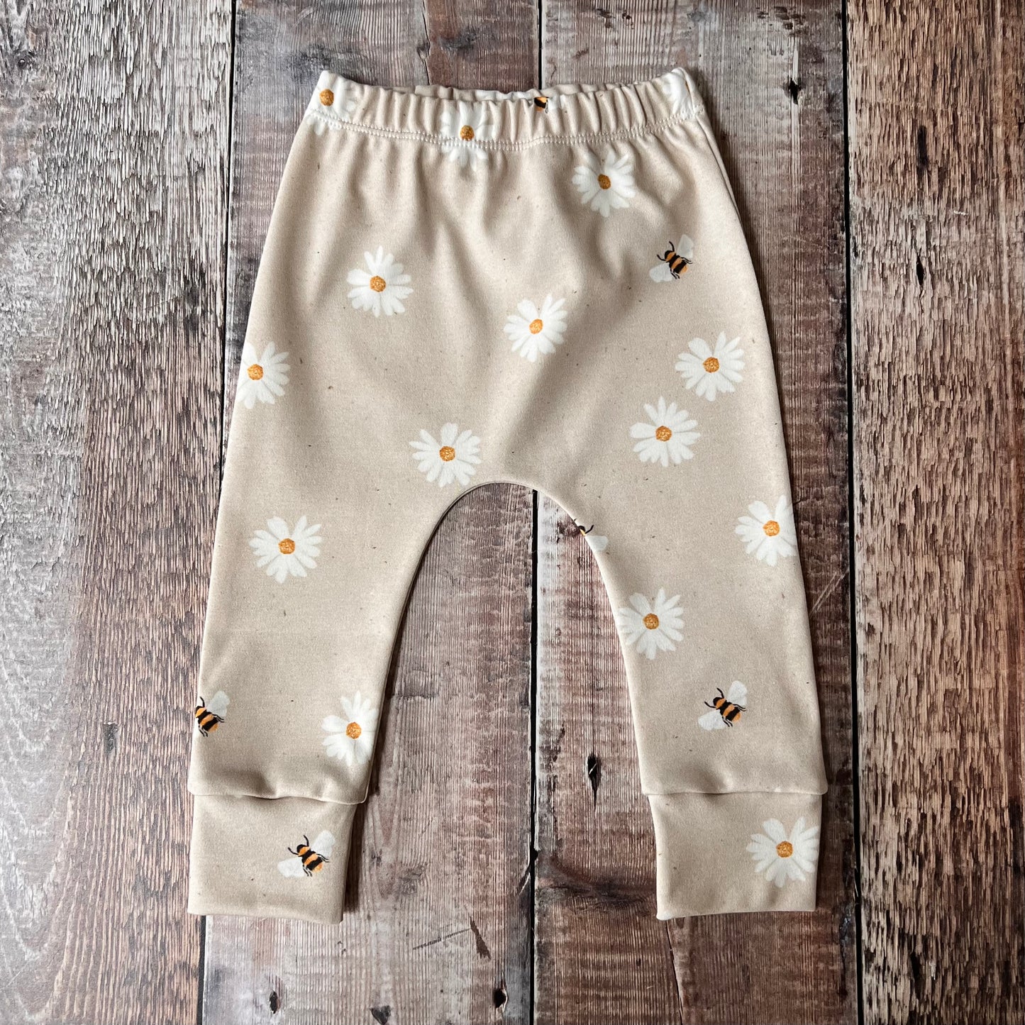 Large print Daisies & Bees Harems 12-18m