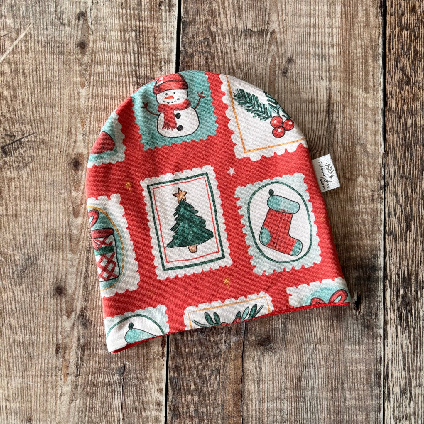 Christmas Stamps Bobble Hat 0-6m (ruby inside) NO POM POM