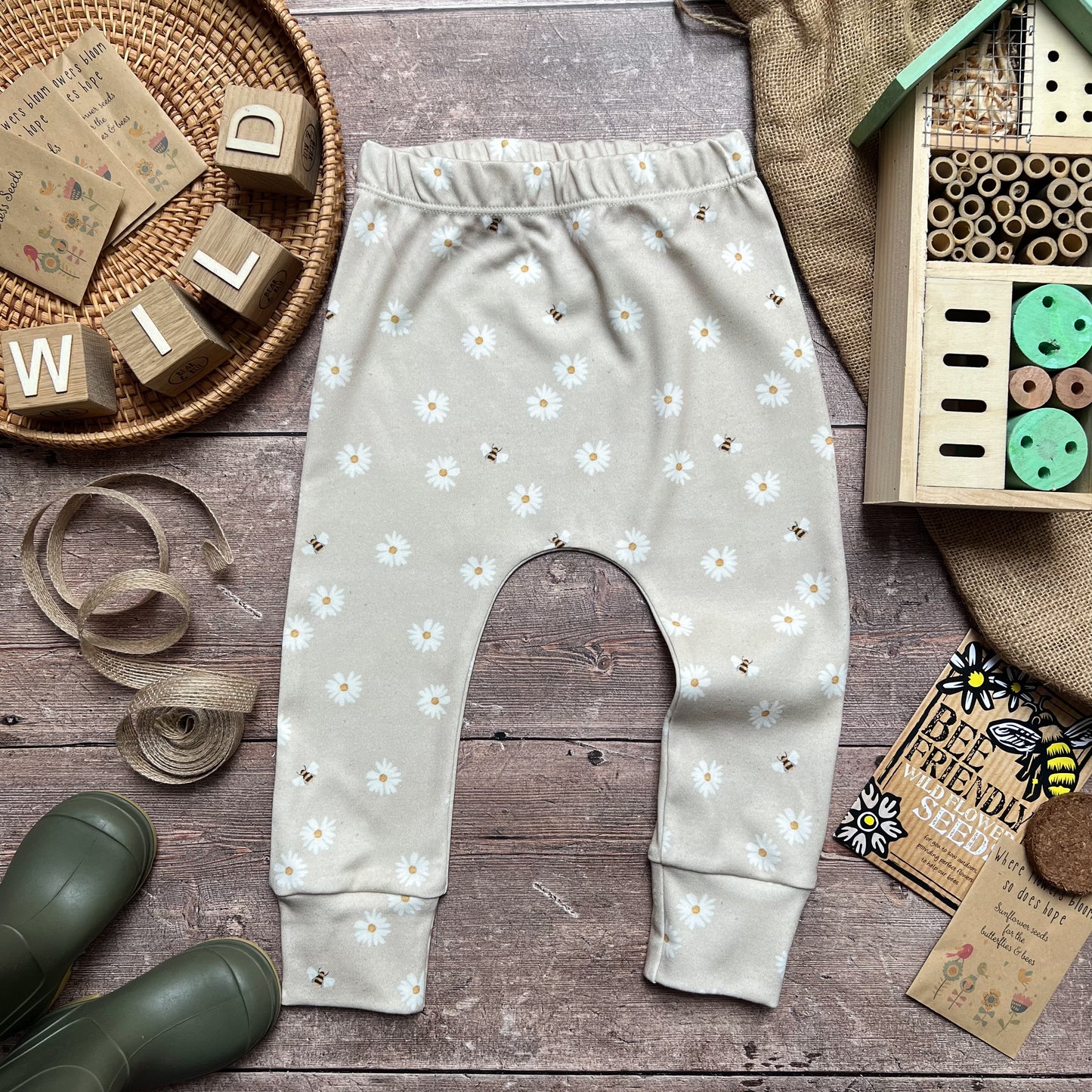 Daisies & Bees Harems 9-12m
