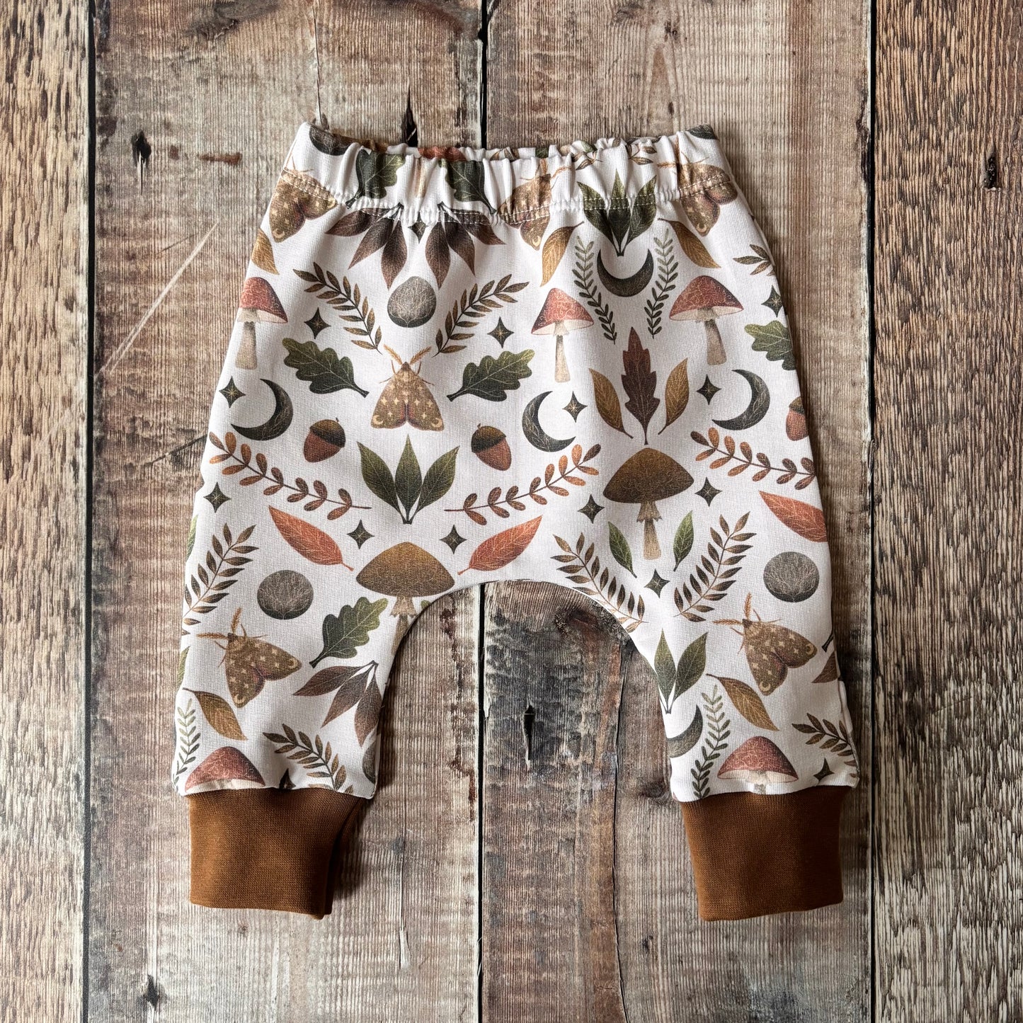 Moth & Moon Harems 0-3m (biscuit cuff)