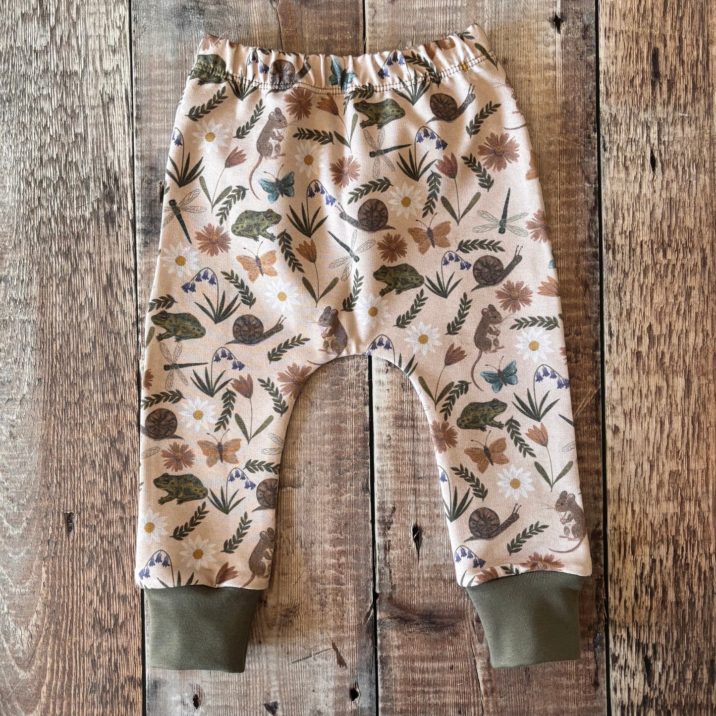 Busy Meadow Harems 9-12m (Army cuff)