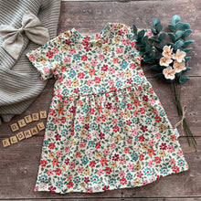 Load image into Gallery viewer, Ditsy Floral Short Sleeve Dress
